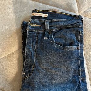 Levi’s 724 high rise straight dark wash